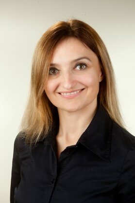 Dr. Maria Kirsch
Erziehungswissenschaftlerin
Büro: 004
Telefon: 0681/92620-36
E-Mail: maria.kirsch@asb-saarland.de
Sprechzeiten: Mo, Di, Mi, Fr 08:00-14:30 Uhr Maria